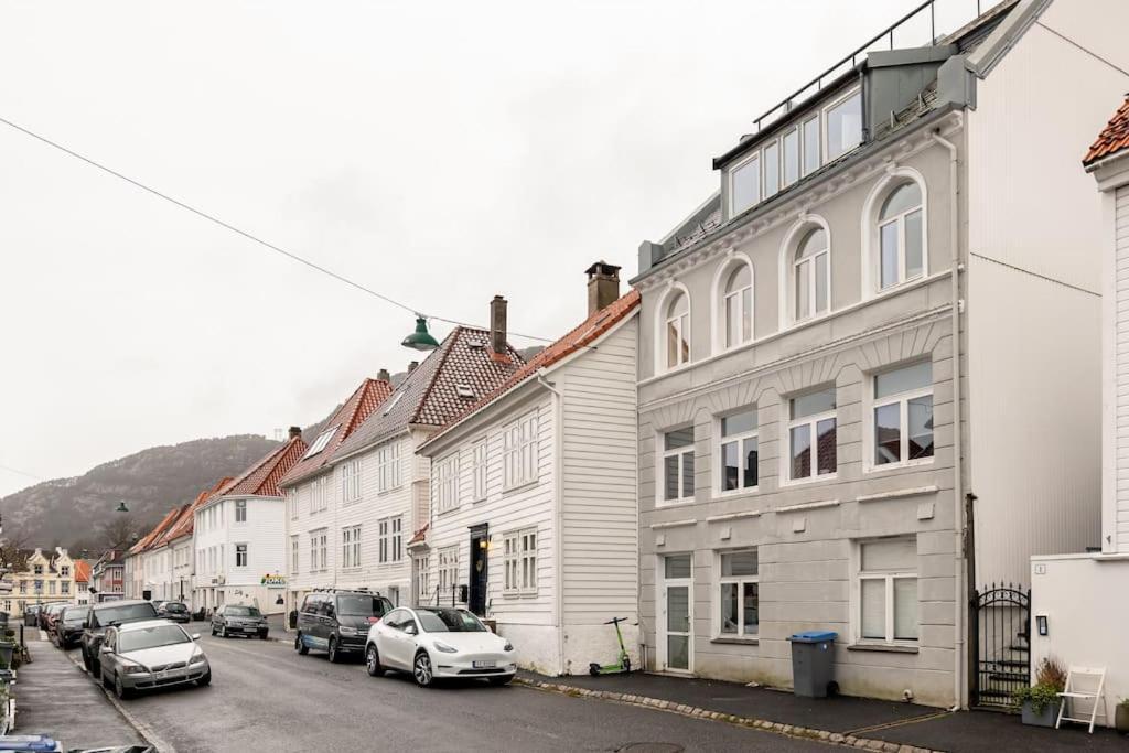 Fresh Studio Apartment, A Short Walk From Bryggen Bergen Kültér fotó